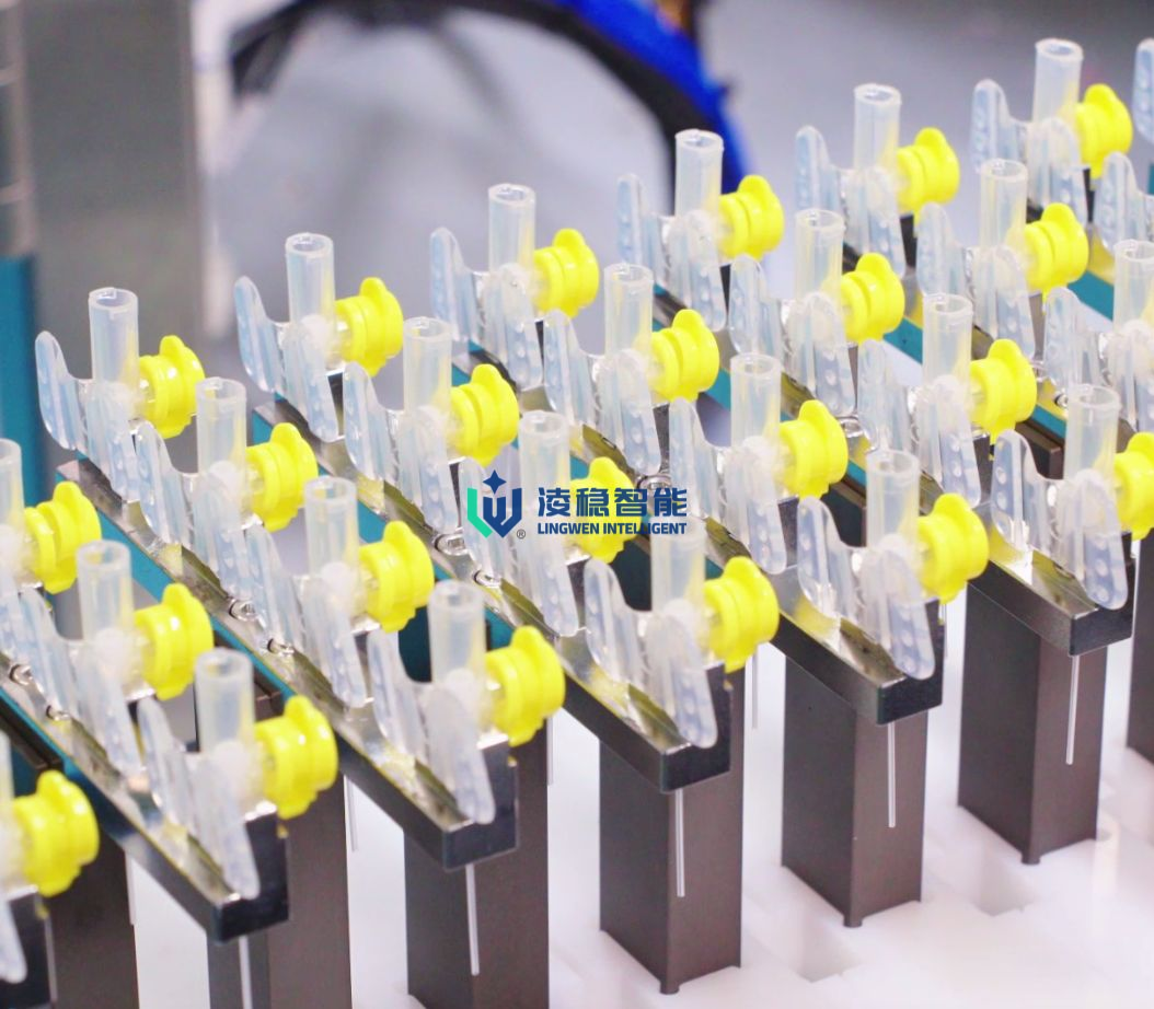 Машина для сборки канюль типа Wing IV