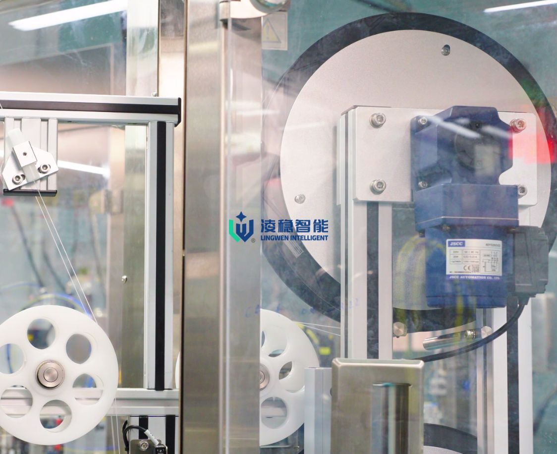 Машина для сборки канюль типа Wing IV